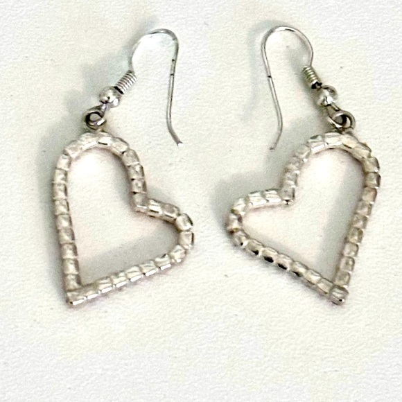 Sweet Pair of Red Rhinestone Heart Earrings! - Picture 4 of 5